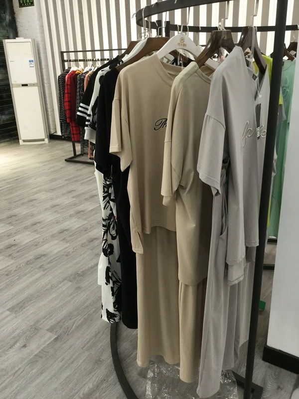 時尚棉麻連衣裙，新區(qū)女裝批發(fā)精選推薦